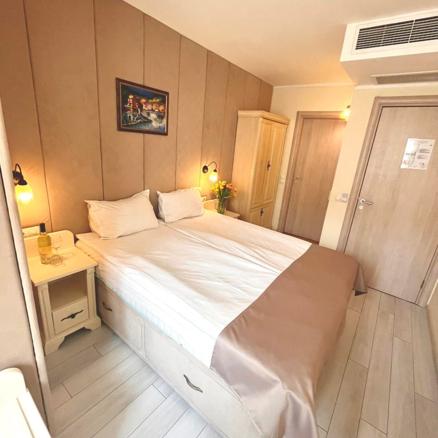 Двойна стая за самостоятелно настаняване - хотел в София Адриа